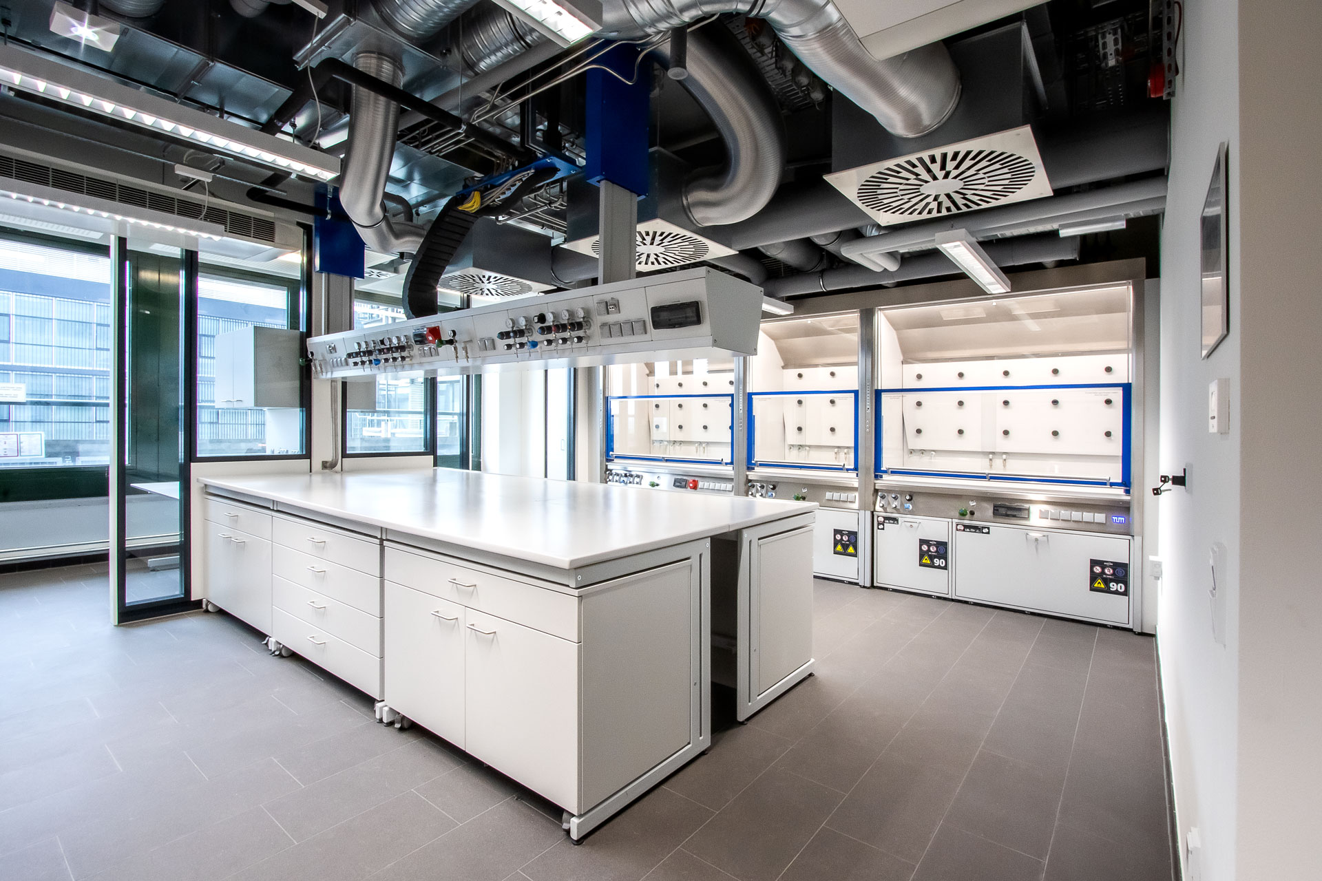 Laborbau regineering Laborsanierung, Labormöbel, Laborabzüge
